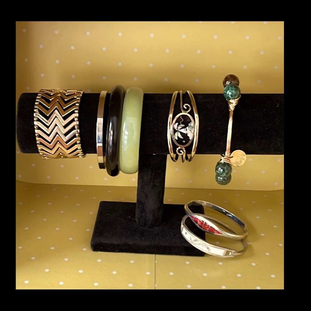 Fun Bracelet Bundle Lot of stone, shell, gold and silver tone bracelet lot of 8